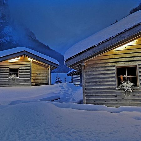 Huettenhotel Husky Lodge Muotathal エクステリア 写真