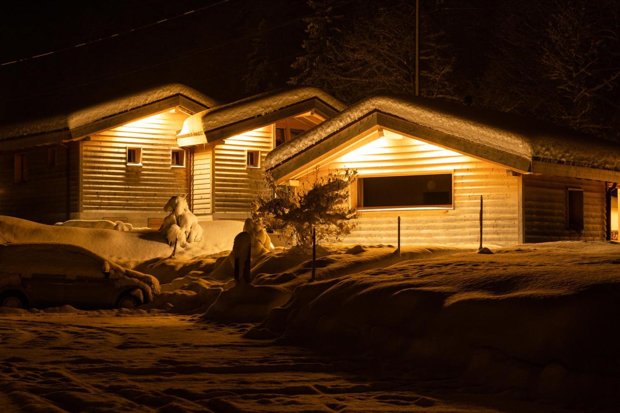 Huettenhotel Husky Lodge Muotathal エクステリア 写真
