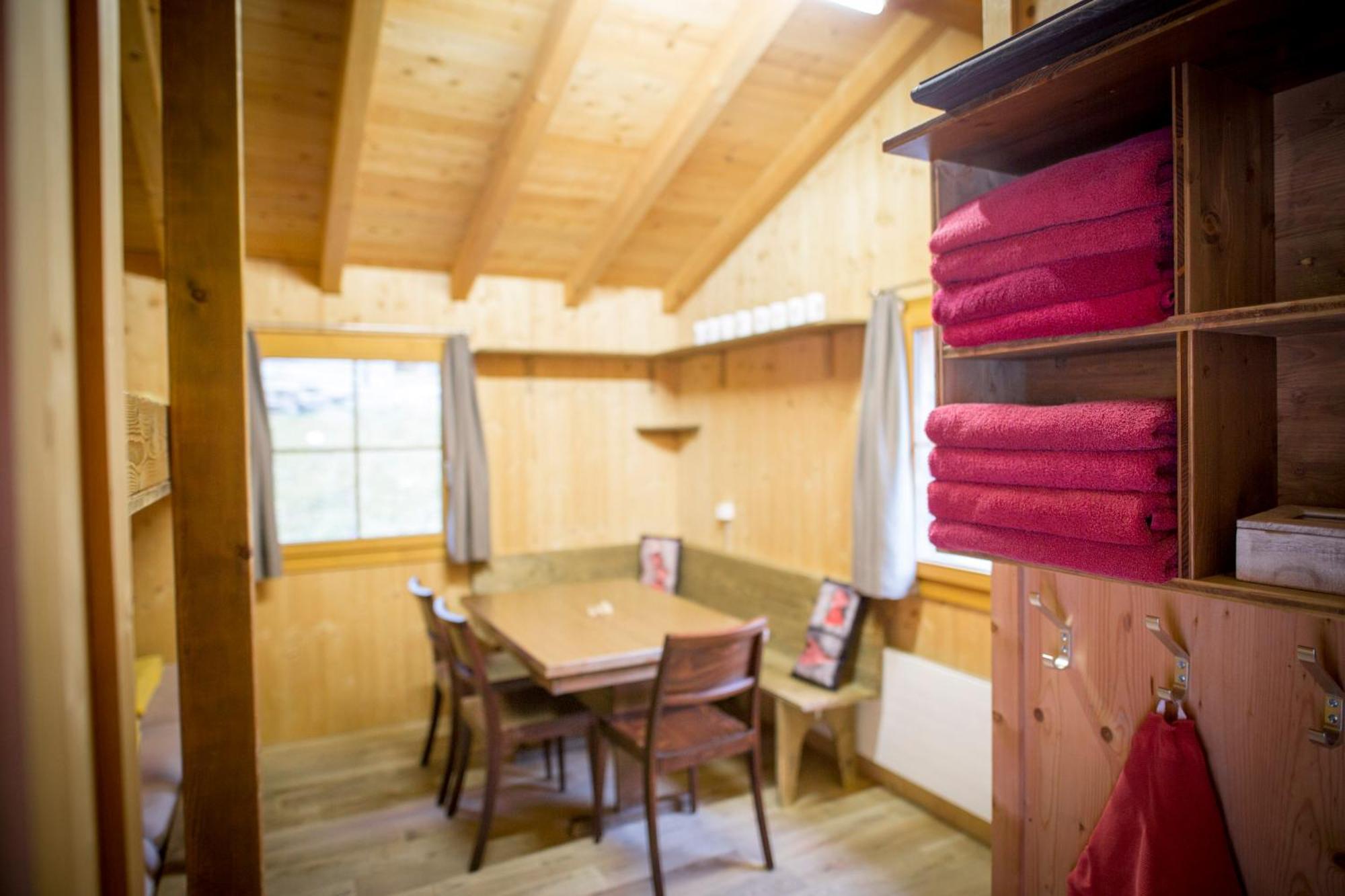 Huettenhotel Husky Lodge Muotathal エクステリア 写真