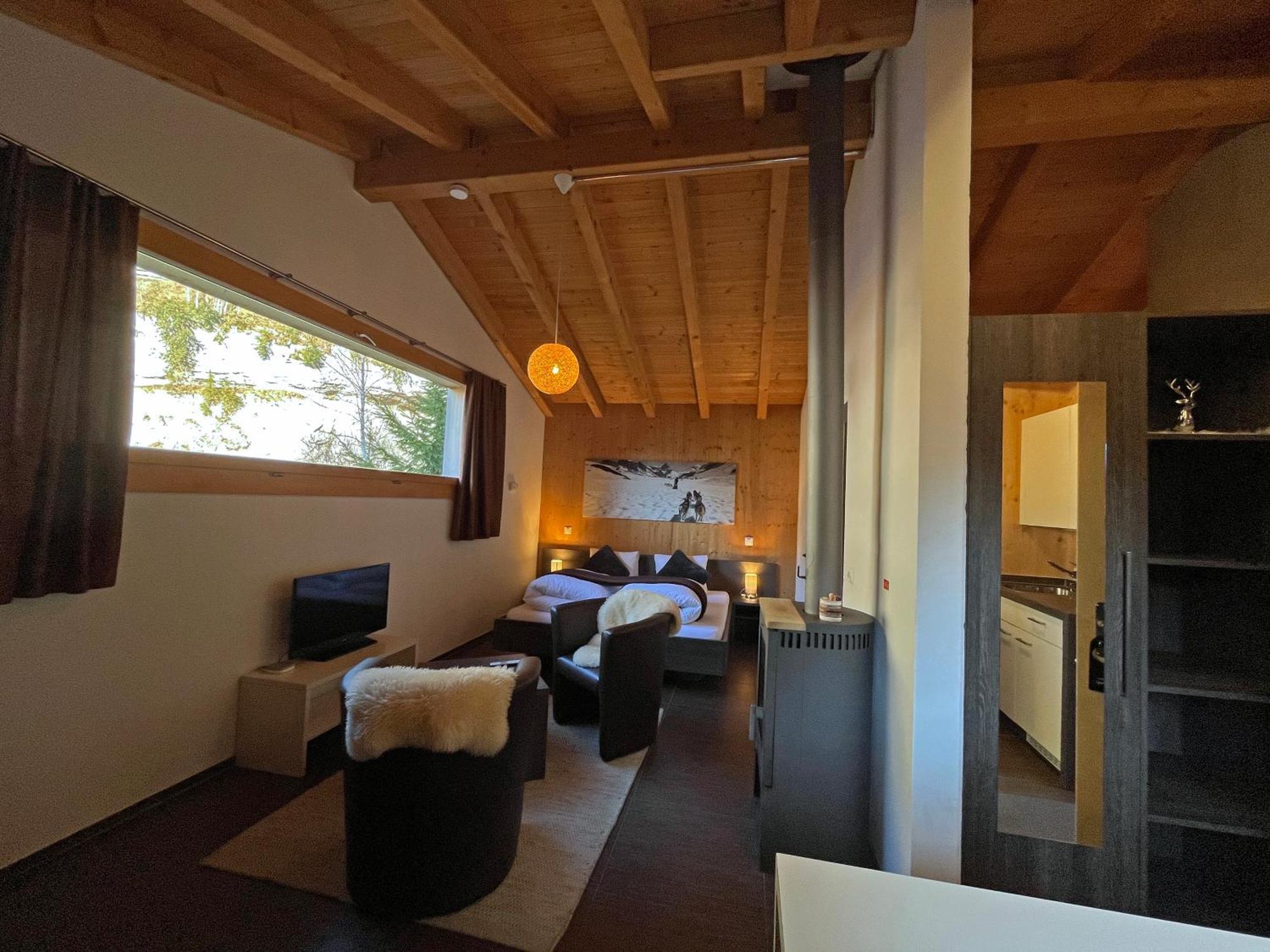 Huettenhotel Husky Lodge Muotathal エクステリア 写真