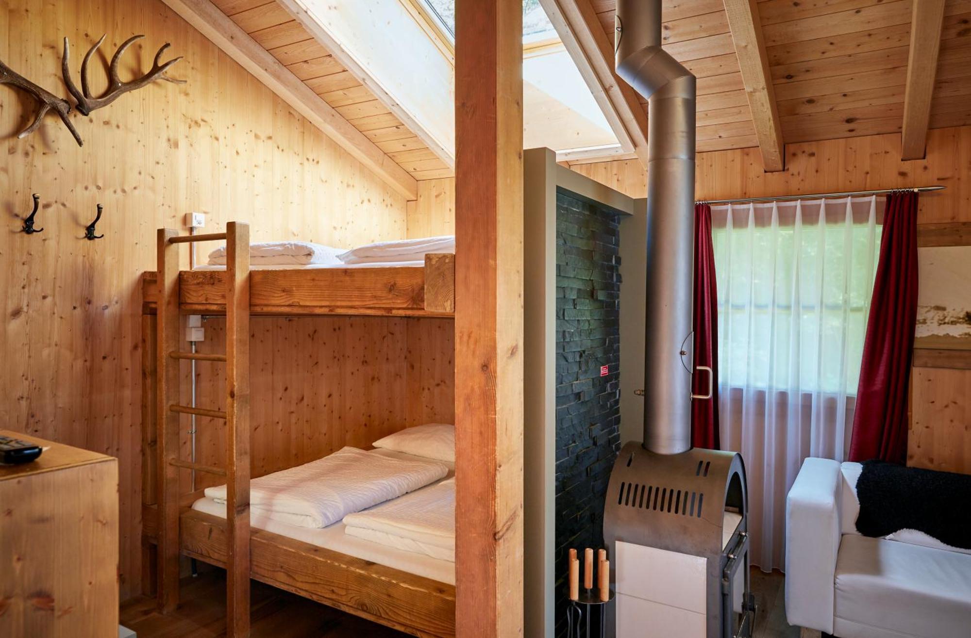 Huettenhotel Husky Lodge Muotathal エクステリア 写真